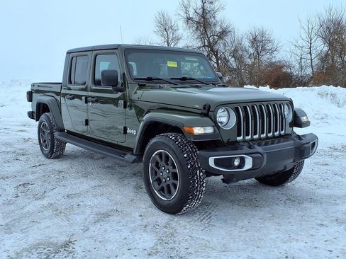 Used 2023 Jeep Gladiator Overland w/ Cold Weather Group image 16