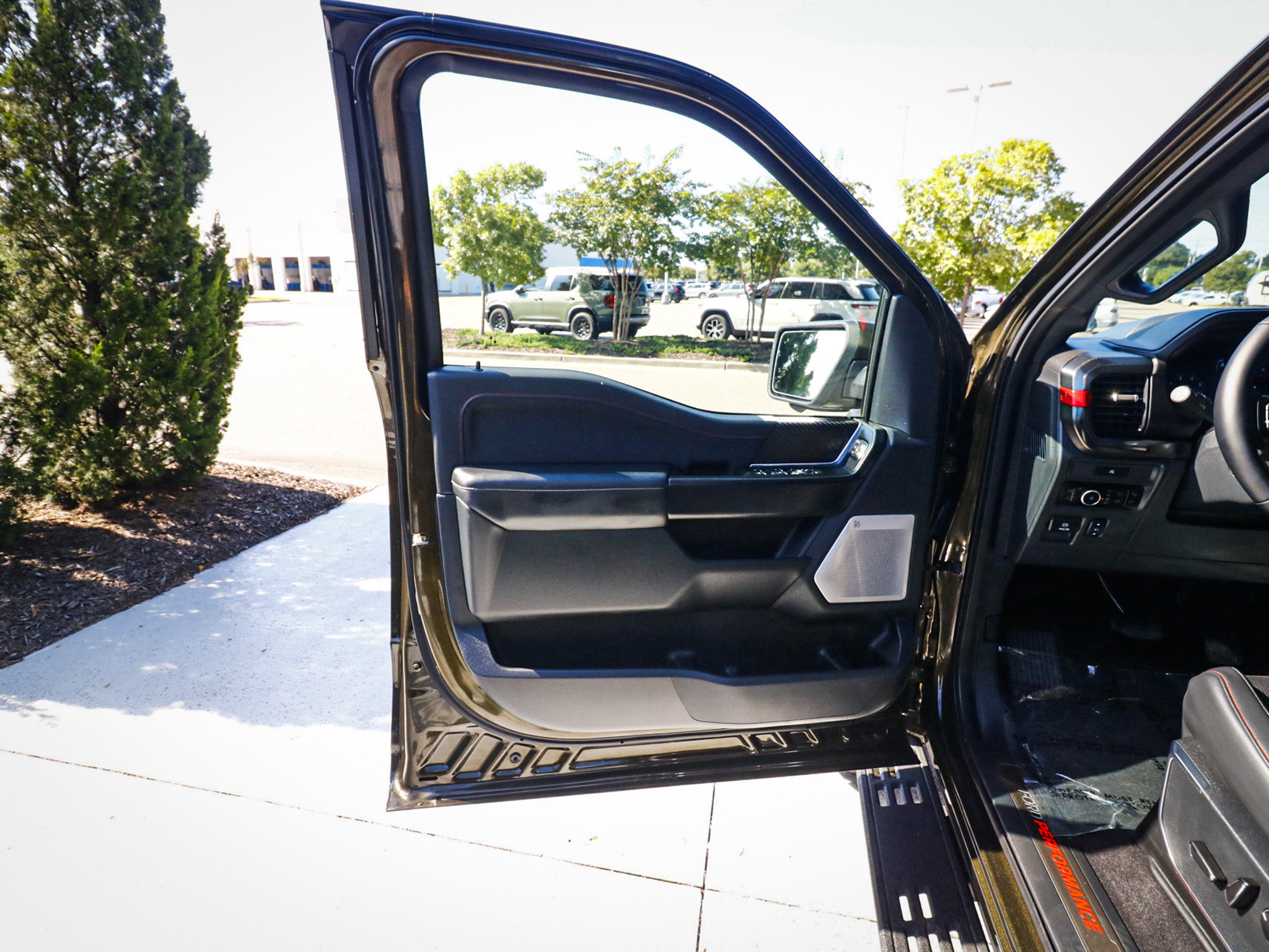 Used 2025 Ford F150 Raptor AWD/4WD image 14