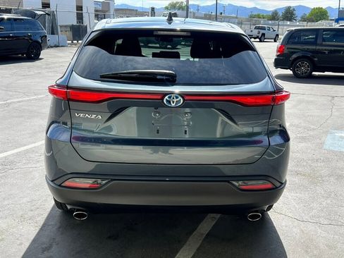 Used 2024 Toyota Venza LE AWD/4WD image 6
