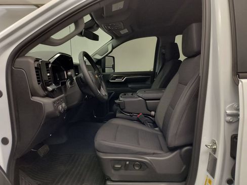Used 2026 Chevrolet Silverado 3500 LT AWD/4WD image 5