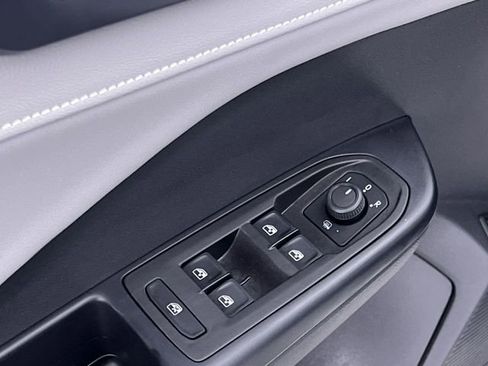 Used 2024 Volkswagen Taos SE image 13