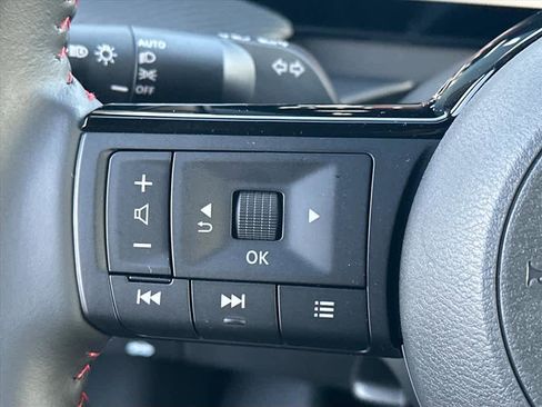 Used 2025 Nissan Kicks SR image 18