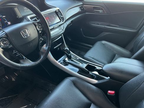 Used 2017 Honda Accord Touring image 12