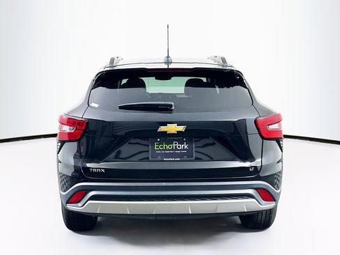 Used 2025 Chevrolet Trax LT image 7