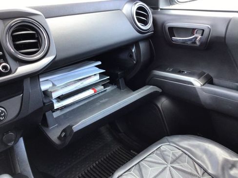 Used 2020 Toyota Tacoma TRD Sport RWD image 34