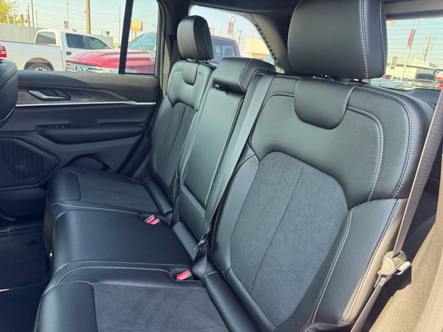 Used 2026 Jeep Grand Cherokee Altitude RWD image 12