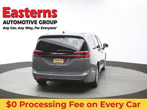 Used 2023 Chrysler Pacifica Touring-L FWD image 41