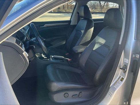 Used 2017 Volkswagen Passat 1.8T SE w/ SE Lighting Package image 25
