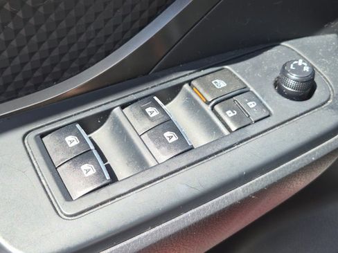 Used 2018 Toyota C-HR XLE FWD image 12