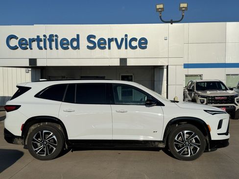 Used 2026 Buick Enclave Sport Touring w/ Power Package FWD image 2