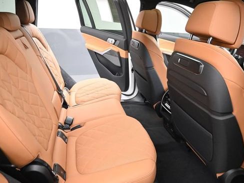 Used 2025 BMW X7 xDrive40i w/ M Sport Package AWD/4WD image 17