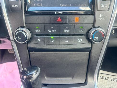 Used 2016 Toyota Camry SE w/ Moonroof Package FWD image 23