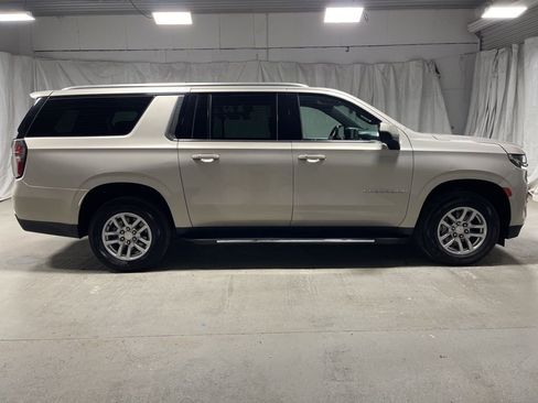 Used 2023 Chevrolet Suburban LT image 8