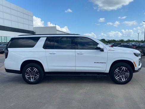 Used 2026 Chevrolet Suburban Z71 w/ Comfort Package image 6