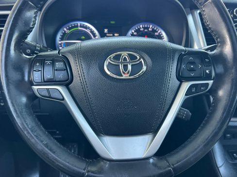 Used 2017 Toyota Highlander Limited w/ Carpet Mat Package AWD/4WD image 32