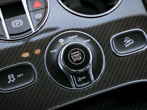 Used 2019 Bentley Bentayga image 11