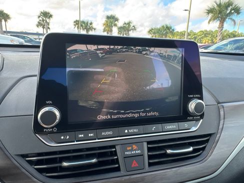 Used 2025 Nissan Altima 2.5 SV FWD image 27