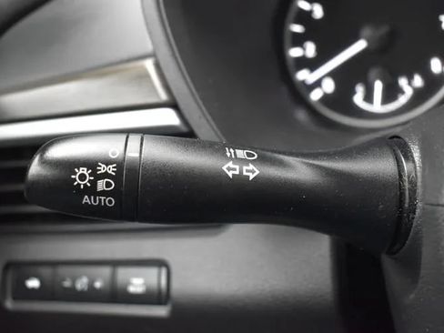 Used 2024 Nissan Altima 2.5 SV FWD image 25