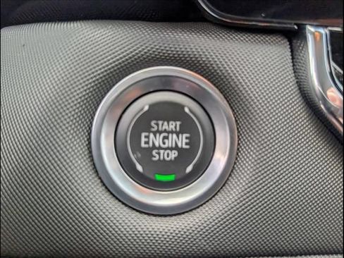 Used 2025 Chevrolet Colorado Z71 AWD/4WD image 11