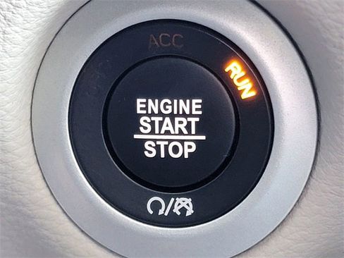 Certified 2022 Chrysler Pacifica Touring-L image 6