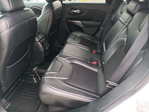 Used 2019 Jeep Cherokee Latitude Plus AWD/4WD image 20