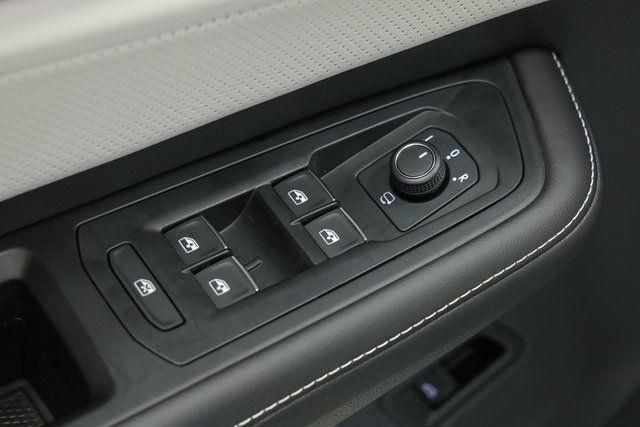 New 2025 Volkswagen Atlas Cross Sport SEL Premium R-Line AWD/4WD image 37