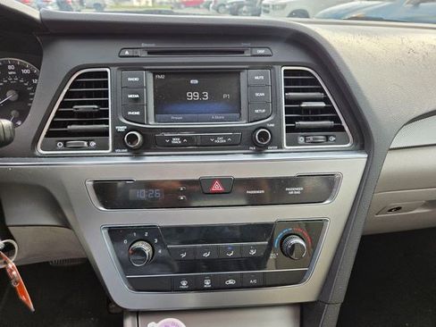 Used 2015 Hyundai Sonata SE w/ Option Group 02 image 16