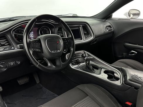 Used 2019 Dodge Challenger SXT image 8