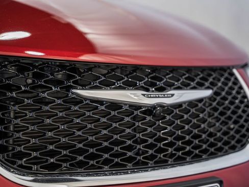 New 2026 Chrysler Pacifica Select image 10