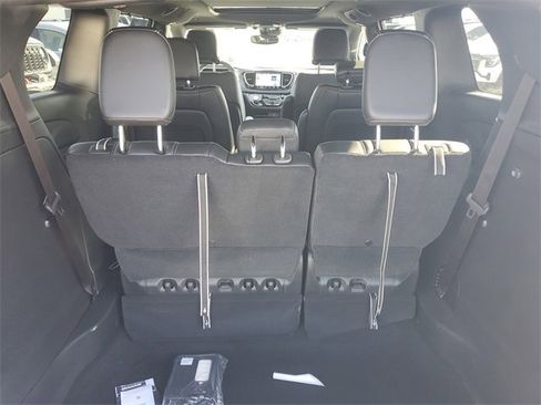 New 2026 Chrysler Pacifica Select image 7