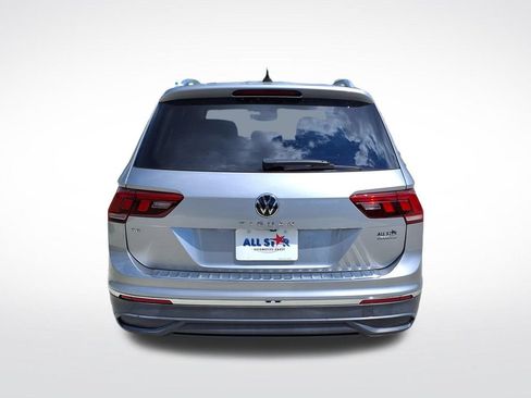 Used 2022 Volkswagen Tiguan SE w/ Panoramic Sunroof Package FWD image 7