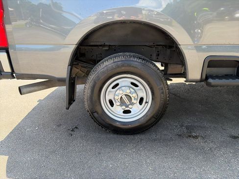 Used 2023 Ford F250 XL w/ Snow Plow Prep Package AWD/4WD image 18