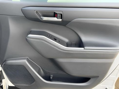 Used 2022 Toyota Highlander XSE image 26