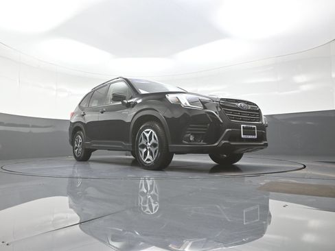 Used 2024 Subaru Forester Premium AWD/4WD image 9