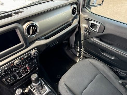 Used 2020 Jeep Wrangler Unlimited Sahara AWD/4WD image 29