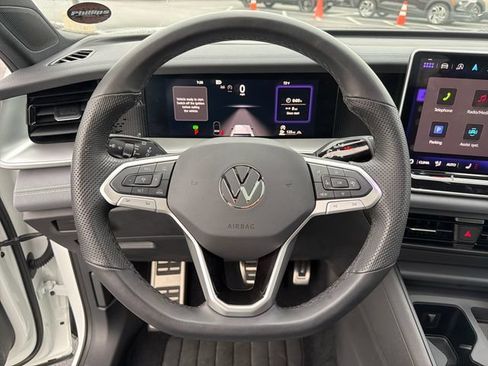 Used 2025 Volkswagen Tiguan SE R-Line AWD/4WD image 16