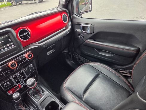 Used 2021 Jeep Gladiator Rubicon AWD/4WD image 16