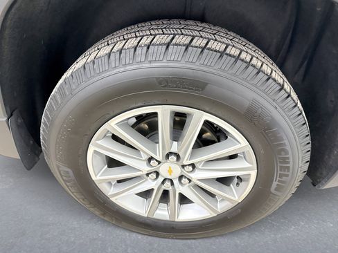 Used 2023 Chevrolet Traverse LT image 22