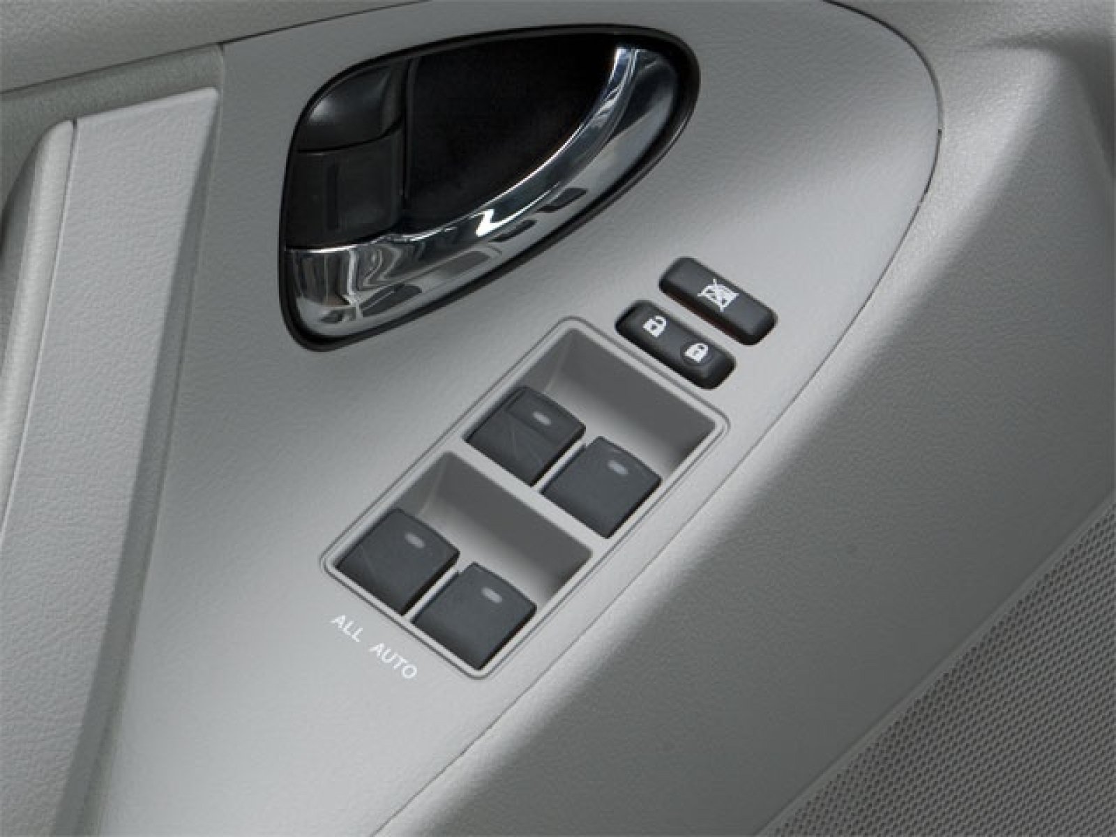 Used 2010 Toyota Camry LE FWD image 16