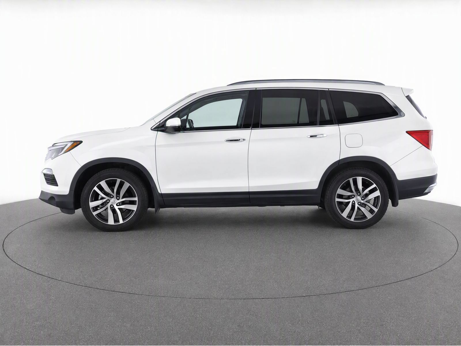 Used 2017 Honda Pilot Touring image 3