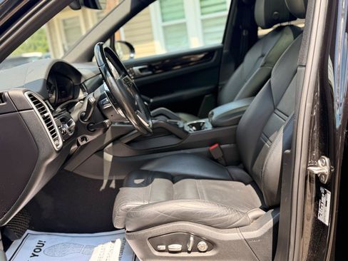 Used 2019 Porsche Cayenne AWD/4WD image 17