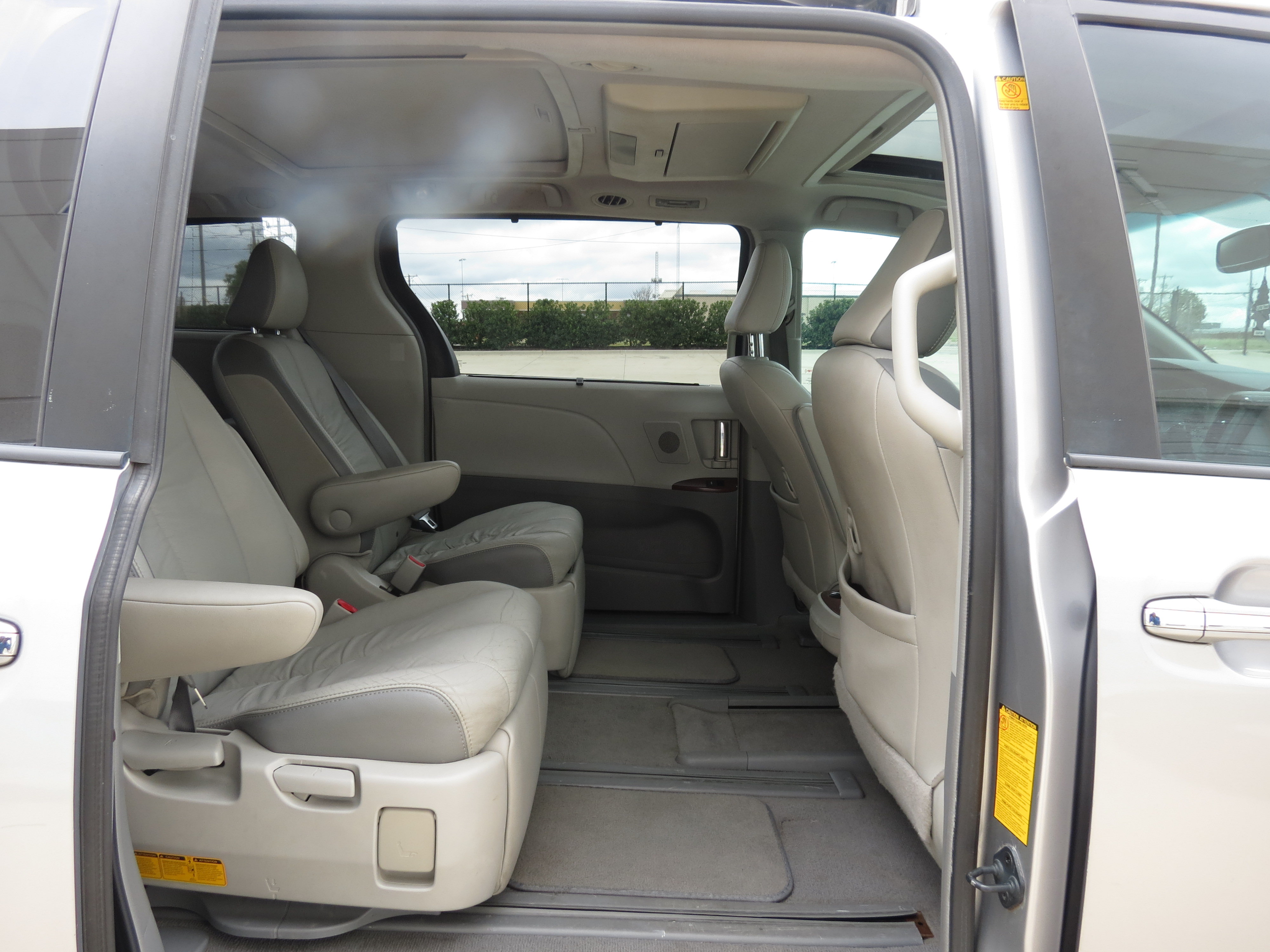 Used 2011 Toyota Sienna Limited w/ Premium Pkg FWD image 33