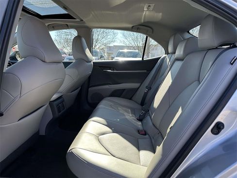 Used 2021 Toyota Camry XLE image 17