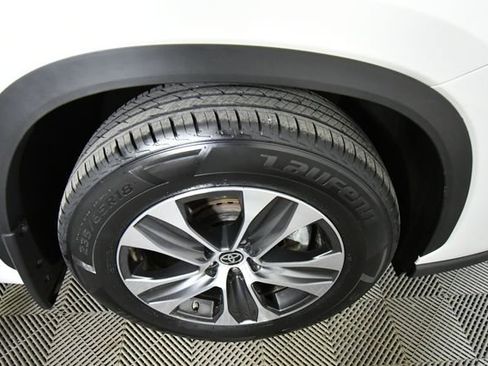 Used 2023 Toyota Highlander XLE image 17