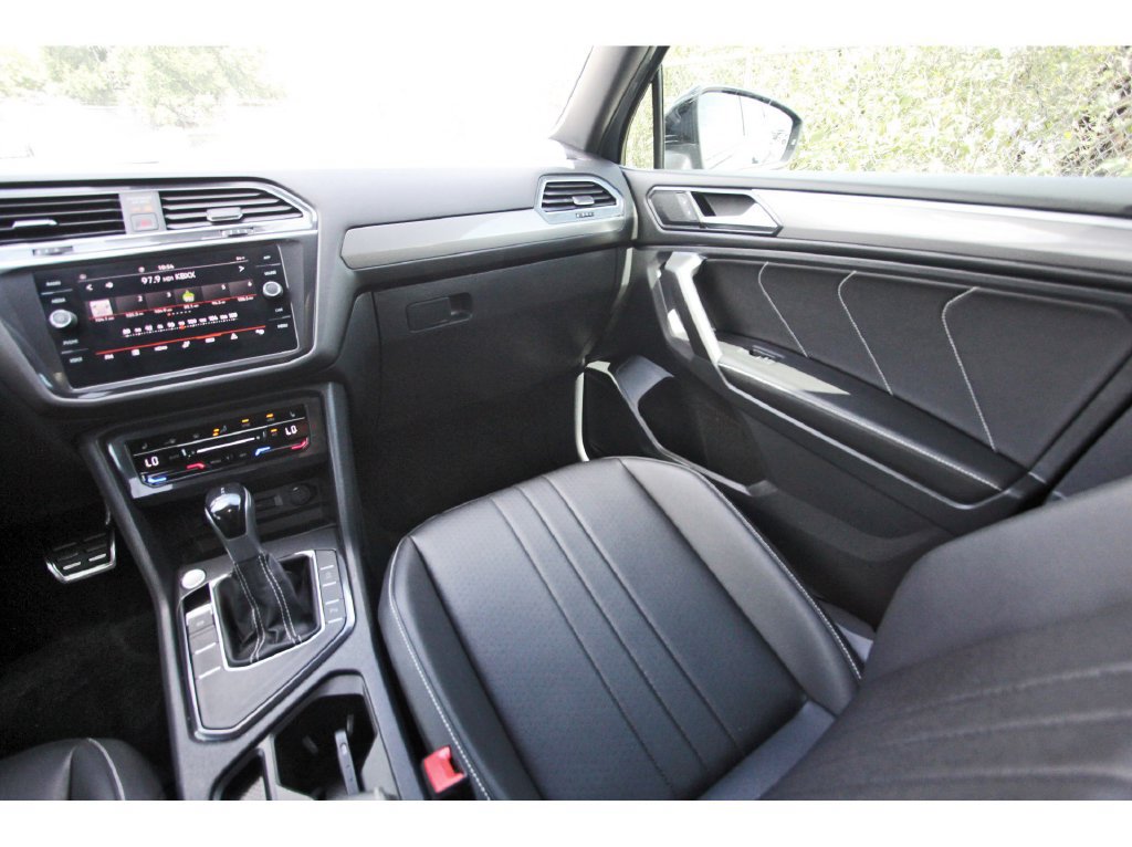 Used 2023 Volkswagen Tiguan SE R-Line FWD image 13