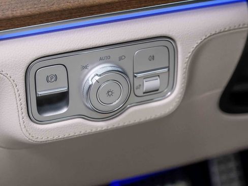 New 2026 Mercedes-Benz GLS 580 4MATIC image 32