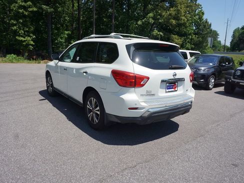 Used 2017 Nissan Pathfinder SV image 18