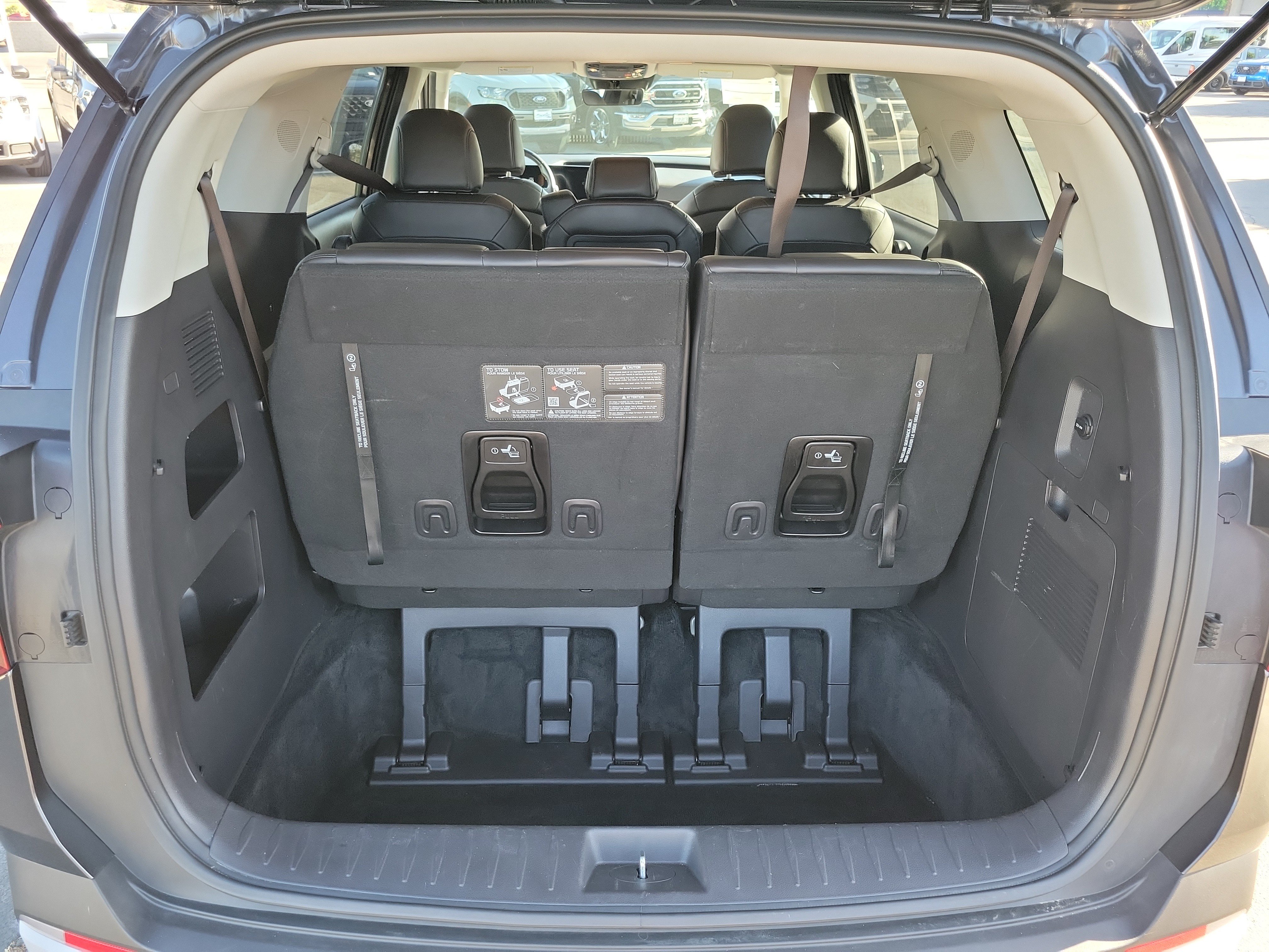 Used 2026 Kia Carnival FWD image 13