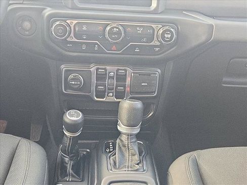 Used 2020 Jeep Gladiator Overland AWD/4WD image 14