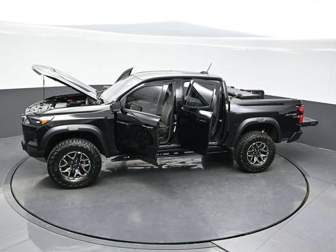 Used 2026 Chevrolet Colorado ZR2 w/ Technology Package AWD/4WD image 35